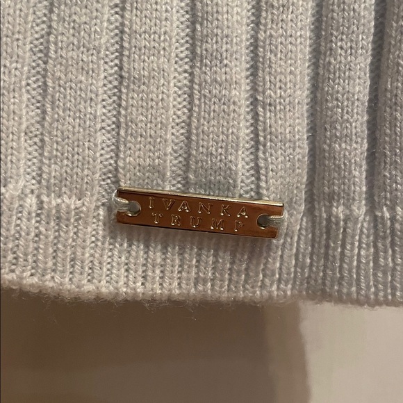 Ivanka Trump Light Gray Ribbed Sweater - Picture 7 of 7